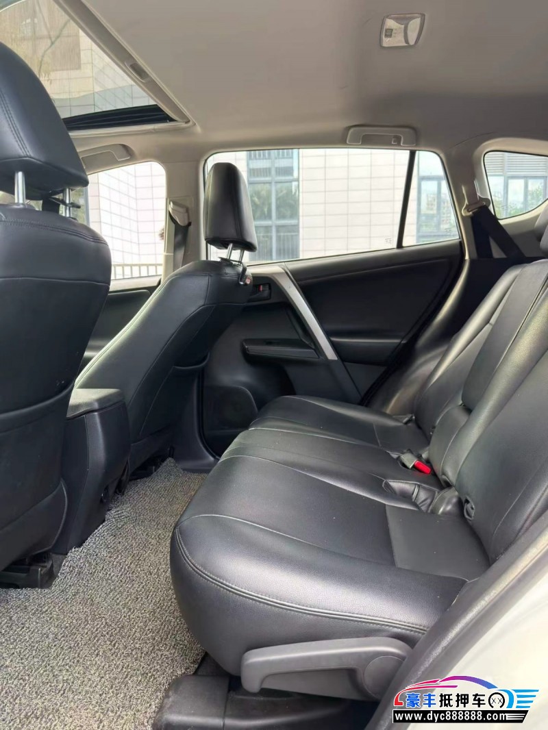 19年丰田RAV4轿车抵押车出售