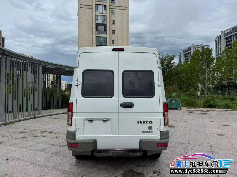 23年依维柯得意轿车抵押车出售