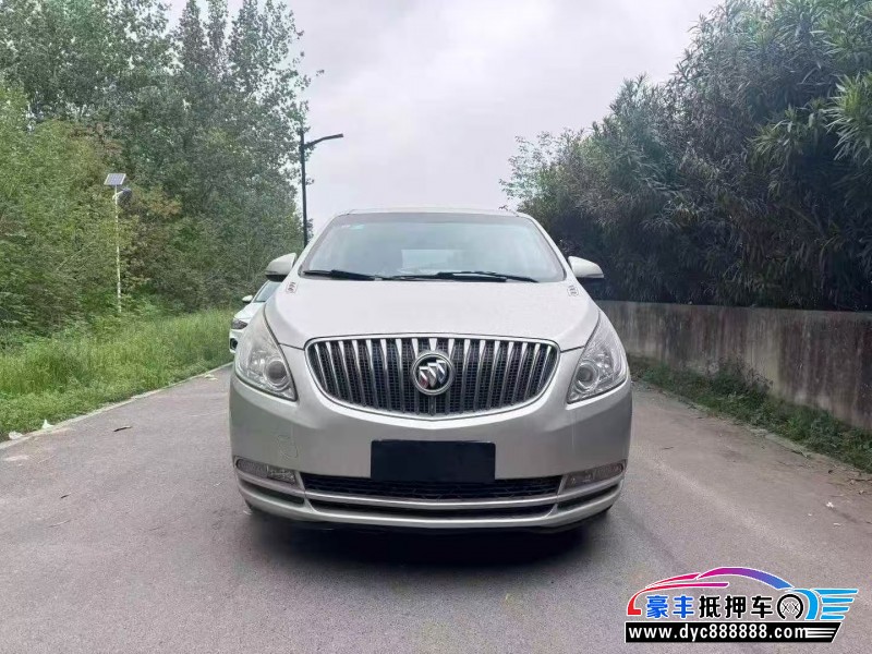 抵押车出售16年别克GL8轿车