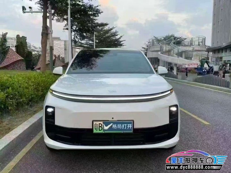 抵押车出售25年理想L6轿车