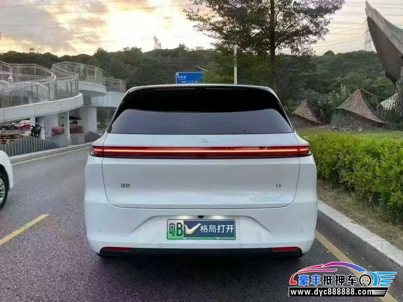 25年理想L6轿车抵押车出售