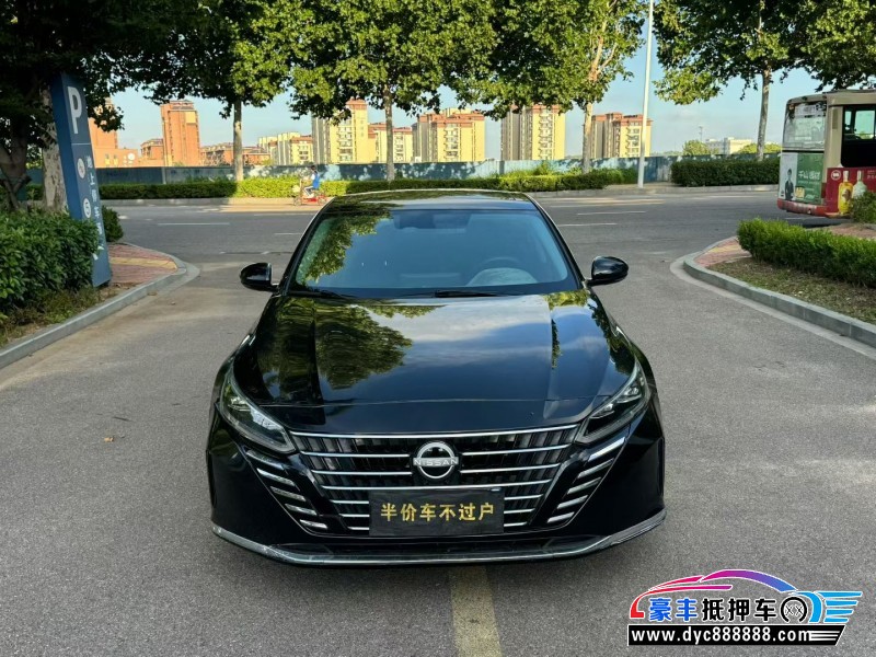 抵押车出售23年日产天籁轿车