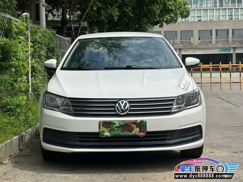 抵押车出售18年大众朗逸轿车