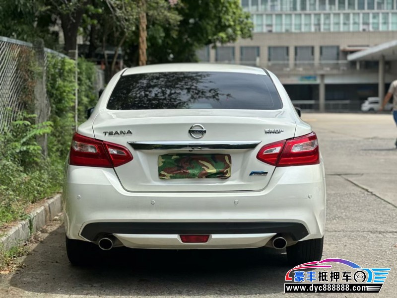 18年日产天籁轿车抵押车出售