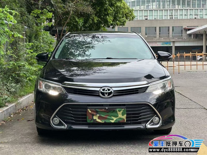抵押车出售17年丰田凯美瑞轿车