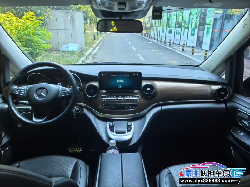 21年奔驰V轿车抵押车出售