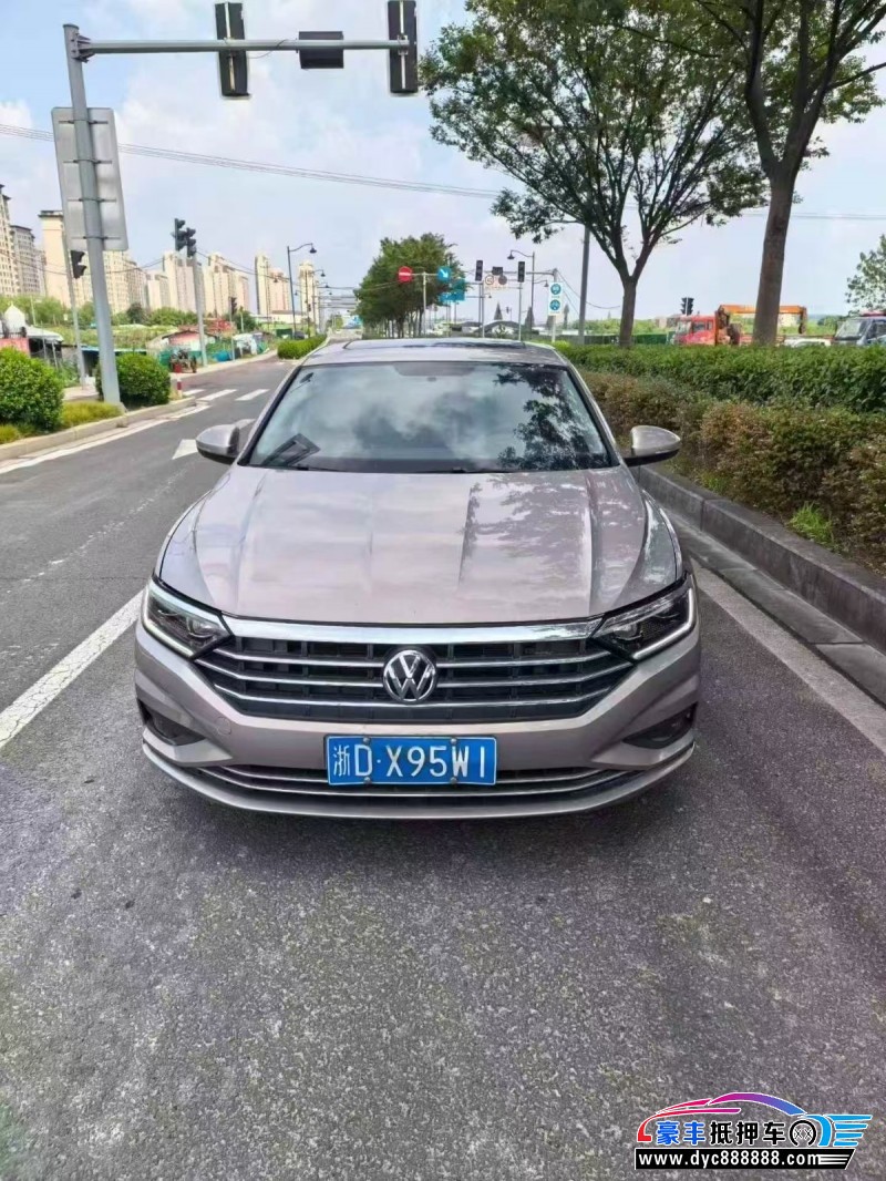 抵押车出售22年大众速腾轿车