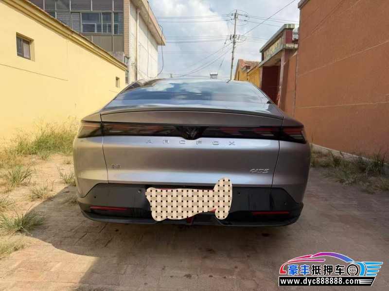 25年极狐阿尔法S轿车抵押车出售