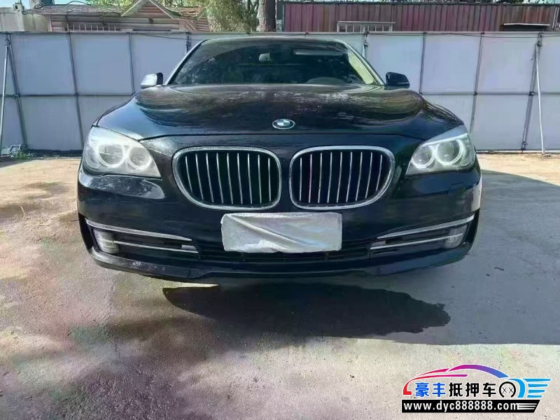 抵押车出售14年宝马7系轿车