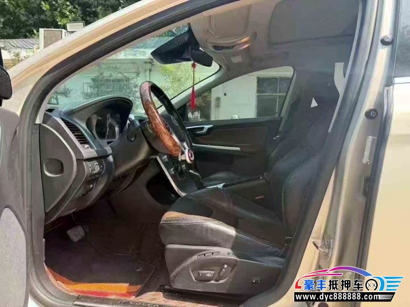 17年沃尔沃XC60轿车抵押车出售