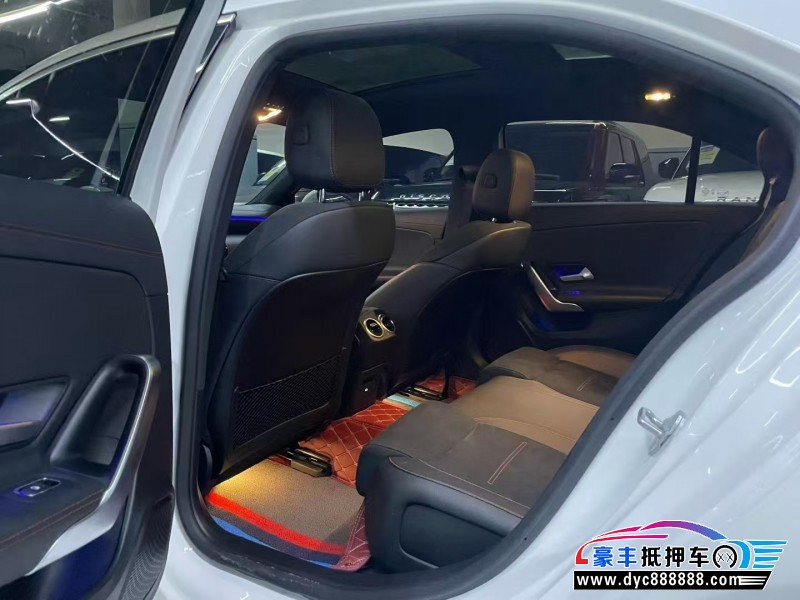 24年奔驰A轿车抵押车出售