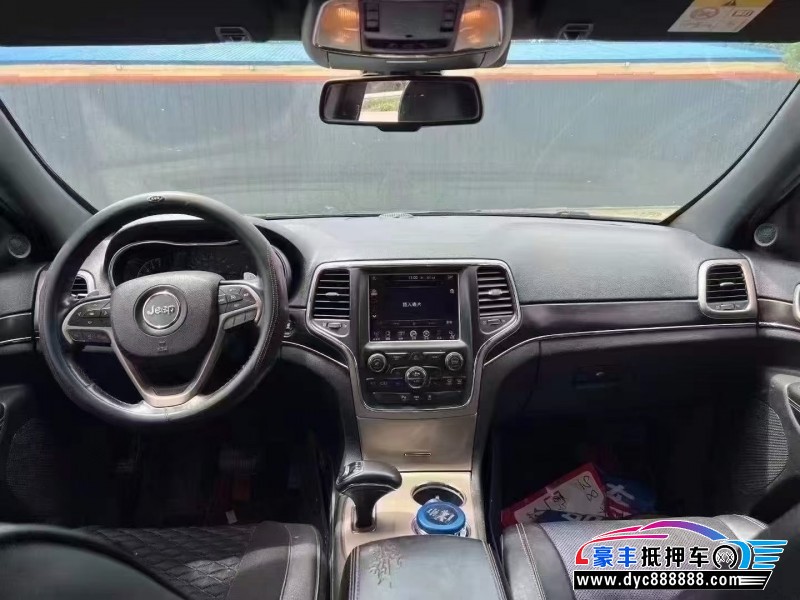 15年Jeep大切诺基轿车抵押车出售