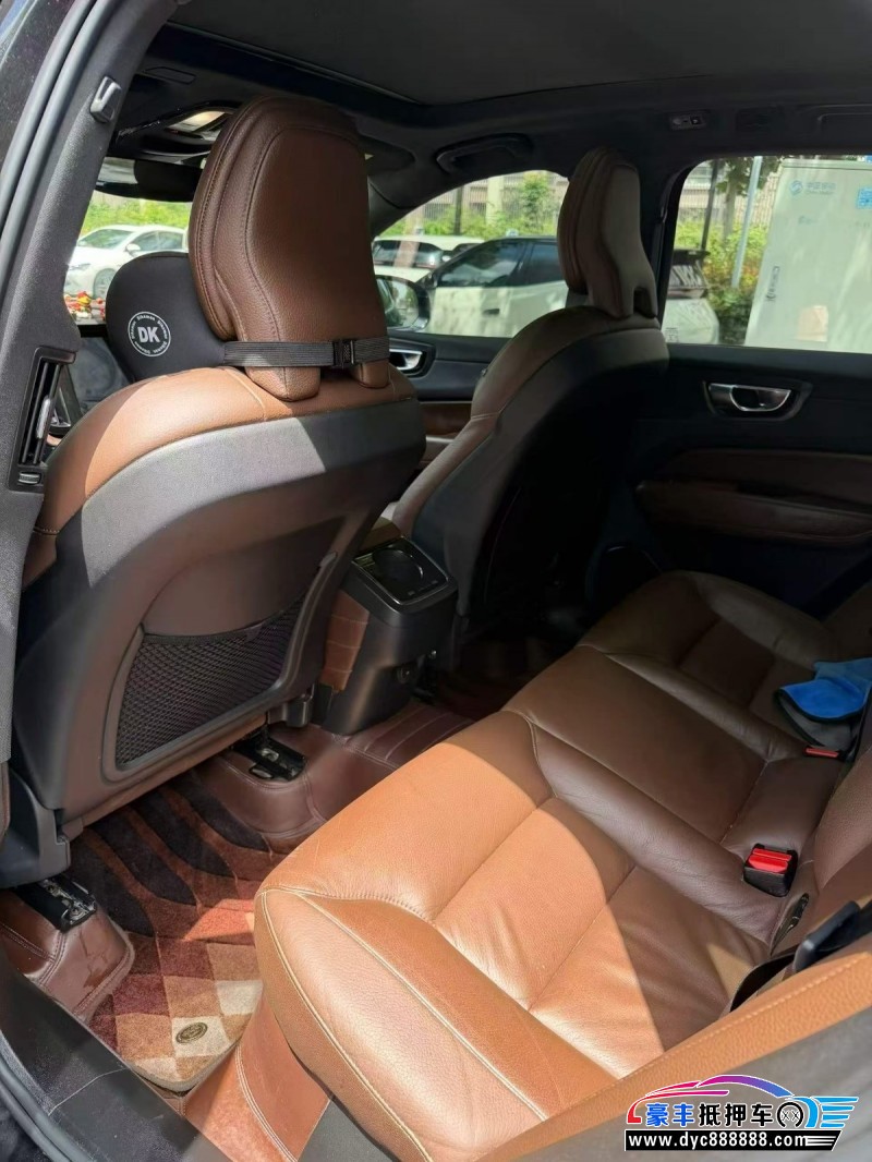 22年沃尔沃XC60轿车抵押车出售