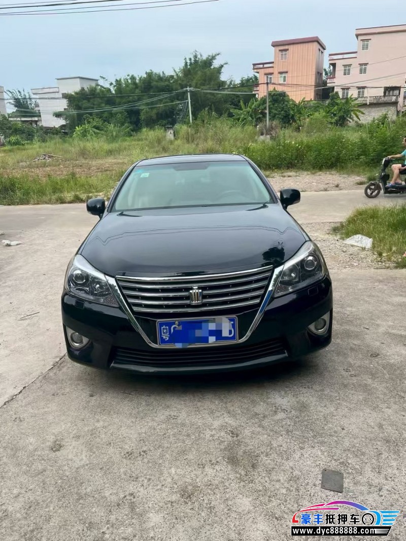 抵押车出售14年丰田皇冠轿车