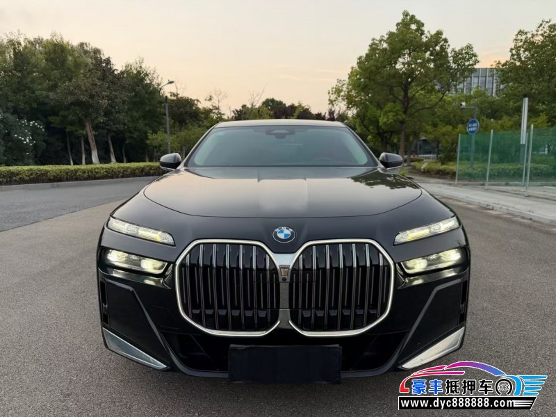 抵押车出售23年宝马7系轿车