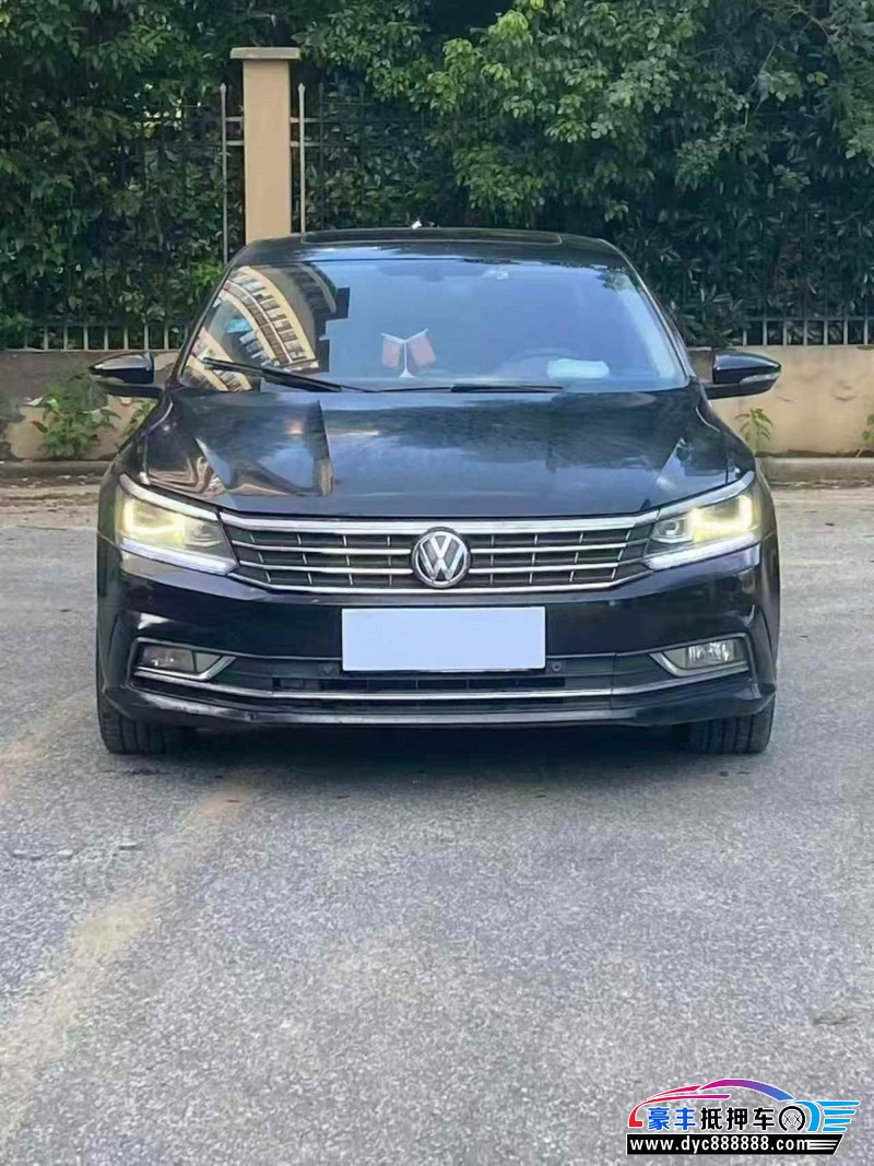 抵押车出售17年大众帕萨特轿车