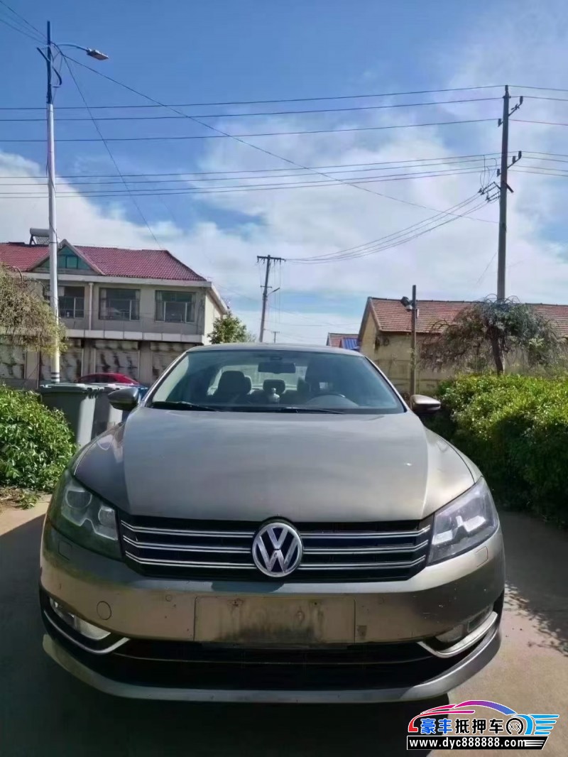 抵押车出售13年大众帕萨特轿车