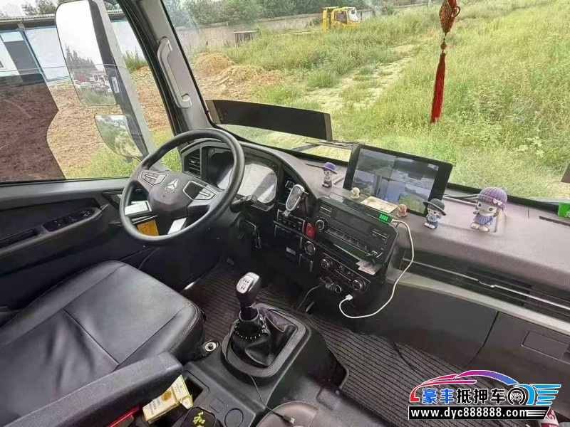 25年重汽豪沃轿车抵押车出售