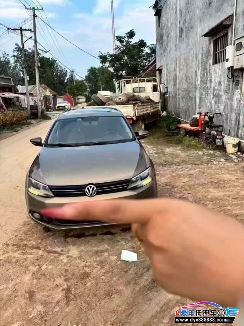 抵押车出售14年大众速腾轿车