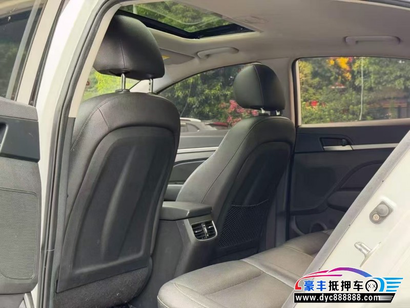 20年现代朗动轿车抵押车出售