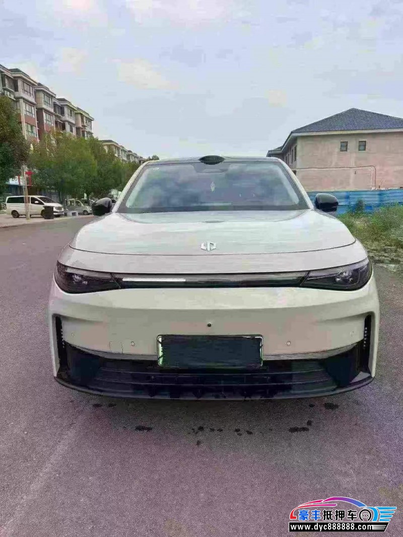 抵押车出售26年零跑C10轿车