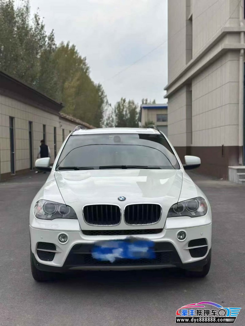 抵押车出售13年宝马X5轿车