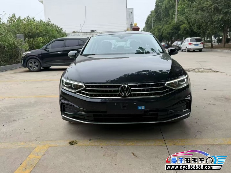 抵押车出售26年大众迈腾轿车