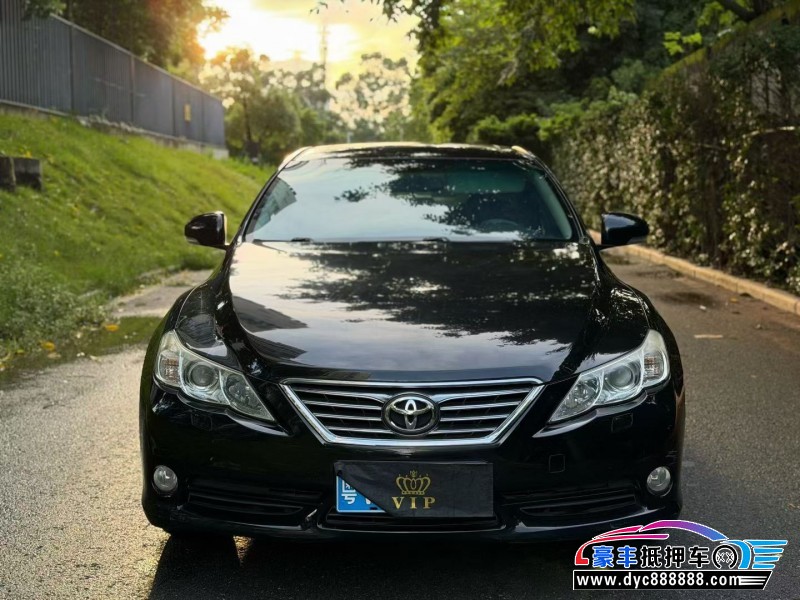 抵押车出售12年丰田锐志轿车