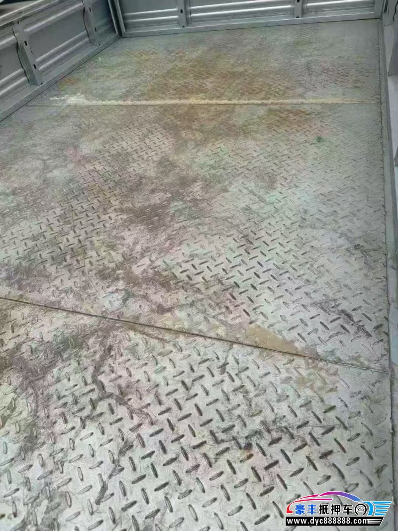 24年重汽豪沃轿车抵押车出售