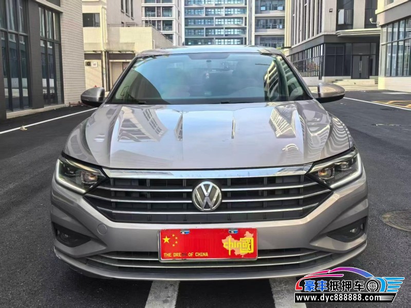 抵押车出售19年大众速腾轿车
