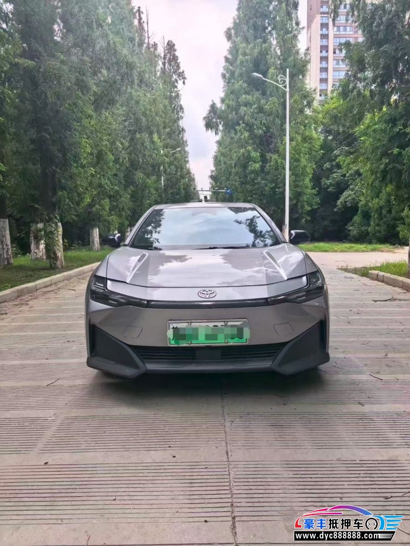 抵押车出售25年丰田BZ3轿车