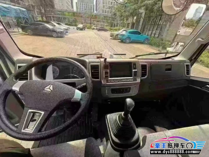 24年重汽豪沃轿车抵押车出售