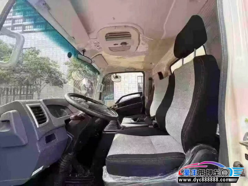 24年重汽豪沃轿车抵押车出售