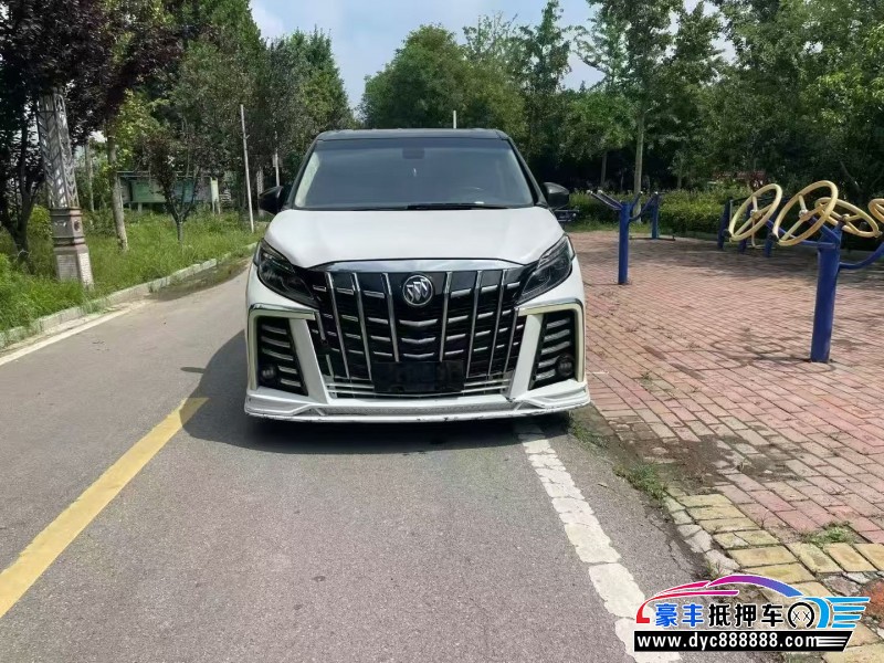 抵押车出售17年别克GL8轿车