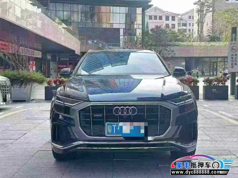 抵押车出售21年奥迪Q8轿车