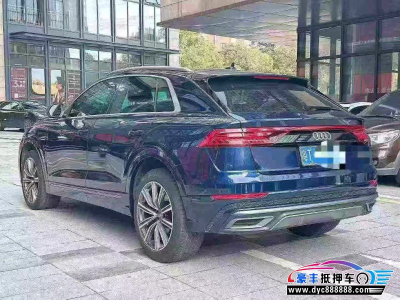 21年奥迪Q8轿车抵押车出售