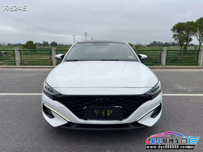 抵押车出售19年现代菲斯塔轿车