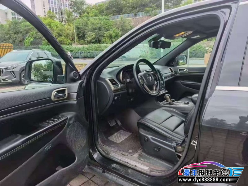16年Jeep大切诺基轿车抵押车出售
