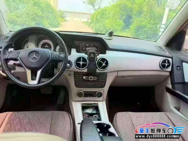 13年奔驰GLK轿车抵押车出售