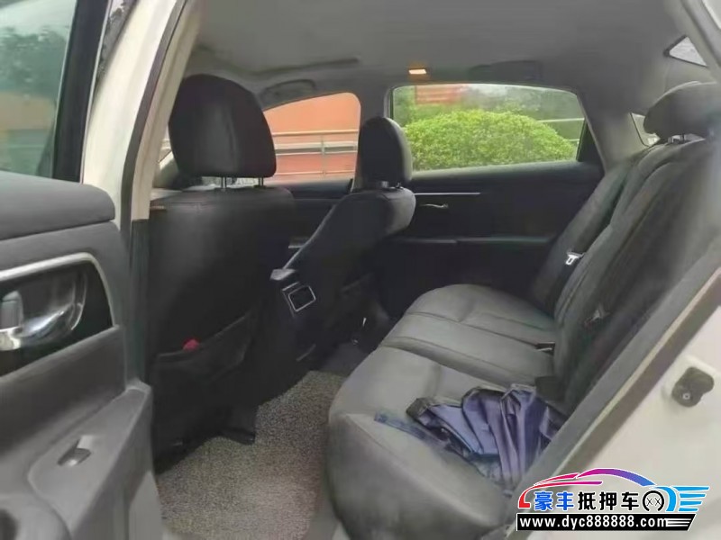 17年日产天籁轿车抵押车出售