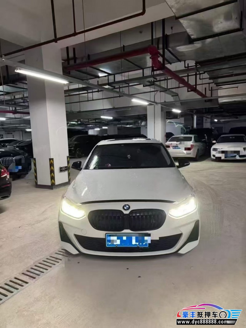 抵押车出售22年宝马1系轿车