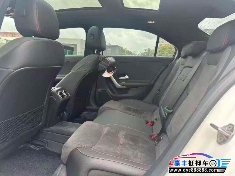 23年奔驰A轿车抵押车出售