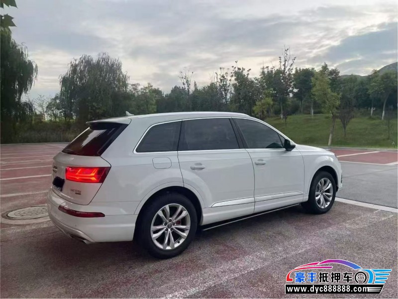 17年奥迪Q7轿车抵押车出售
