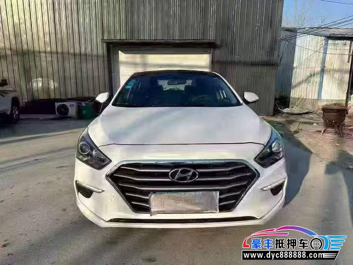 抵押车出售17年现代名图轿车