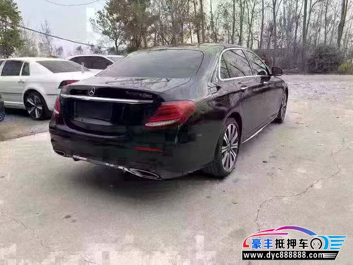 17年奔驰E轿车抵押车出售