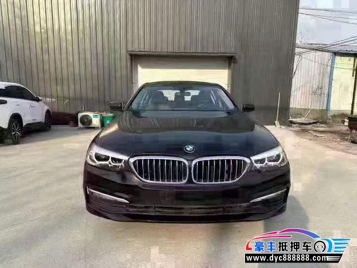 抵押车出售17年宝马5系轿车