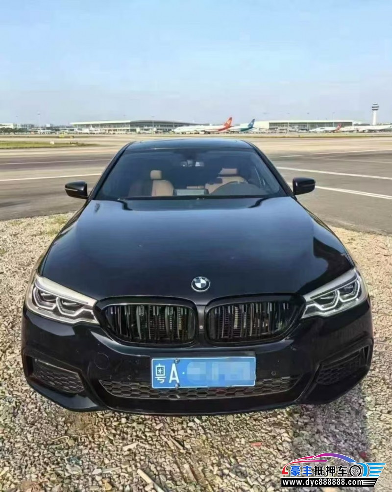 抵押车出售17年宝马5系轿车