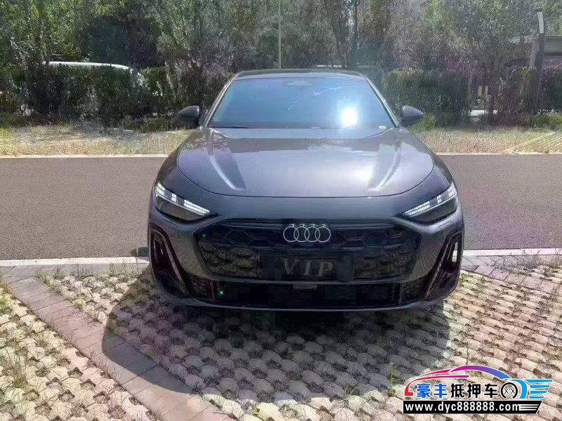 抵押车出售26年奥迪A5轿车