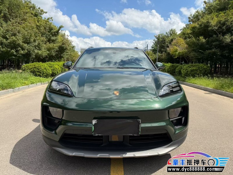 抵押车出售25年保时捷Macan迈凯轿车