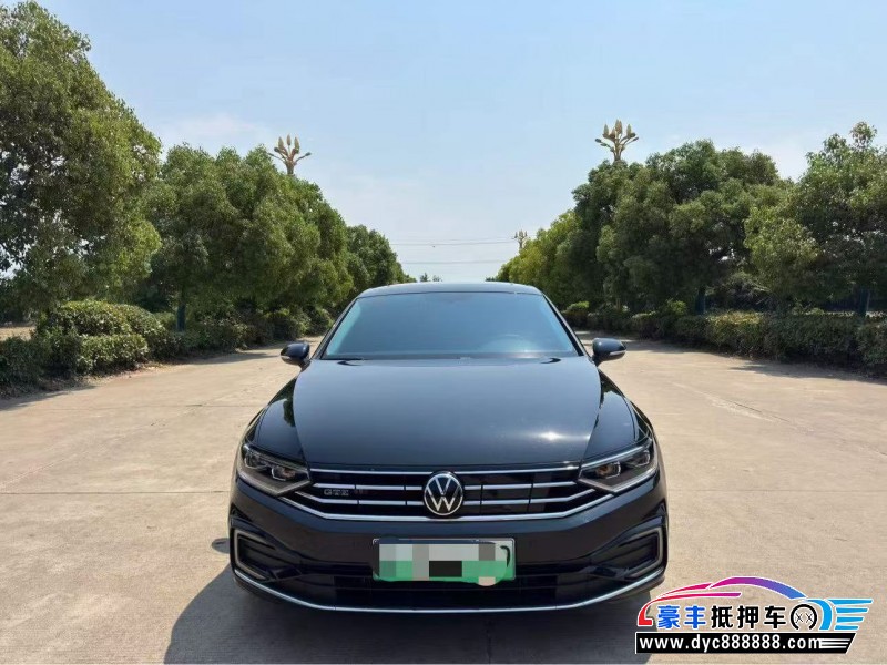 抵押车出售24年大众迈腾轿车